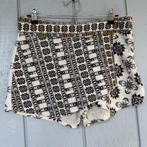 Free People 100 % cotton hippie festival shorts / skorts. Yellow accents. Sz 8
